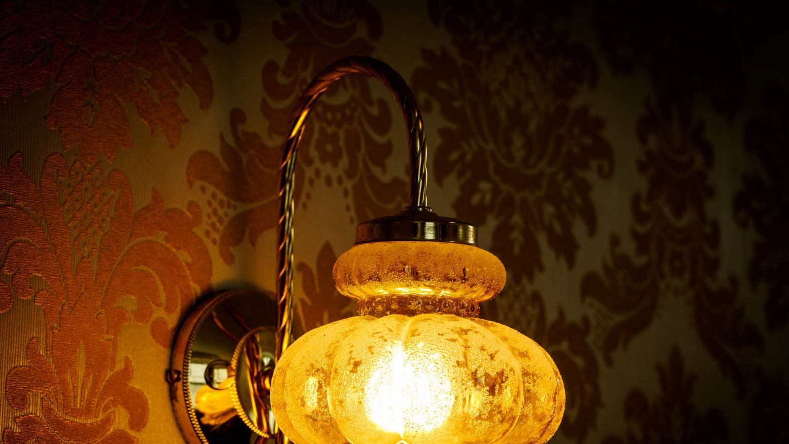 Classic Room Light 1600 x 1067