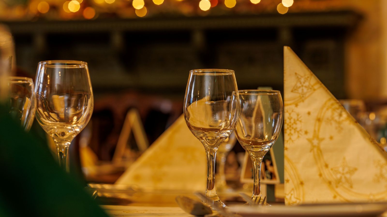 close up table detail 1600 1067