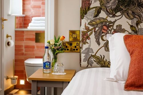 Superior Single Bedroom 500x333