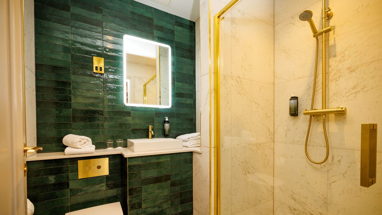 Superior Bathroom 1600x1067